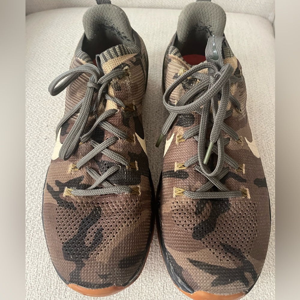 Nike, Flyknit Metcon - Picture 2 of 4